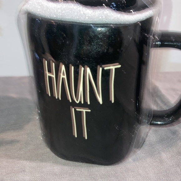 Rae Dunn IF YOU’VE GOT IT HAUNT IT Black Haunted Coffee Mug NEW Halloween 🎃 - Picture 6 of 7